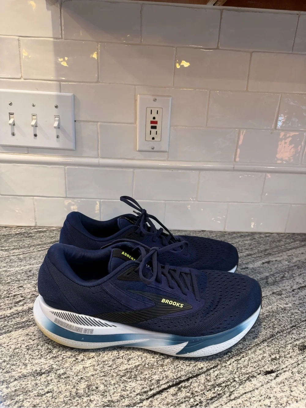 Men’s Brooks Adrenaline 24 Size 11.5 2E/Wide